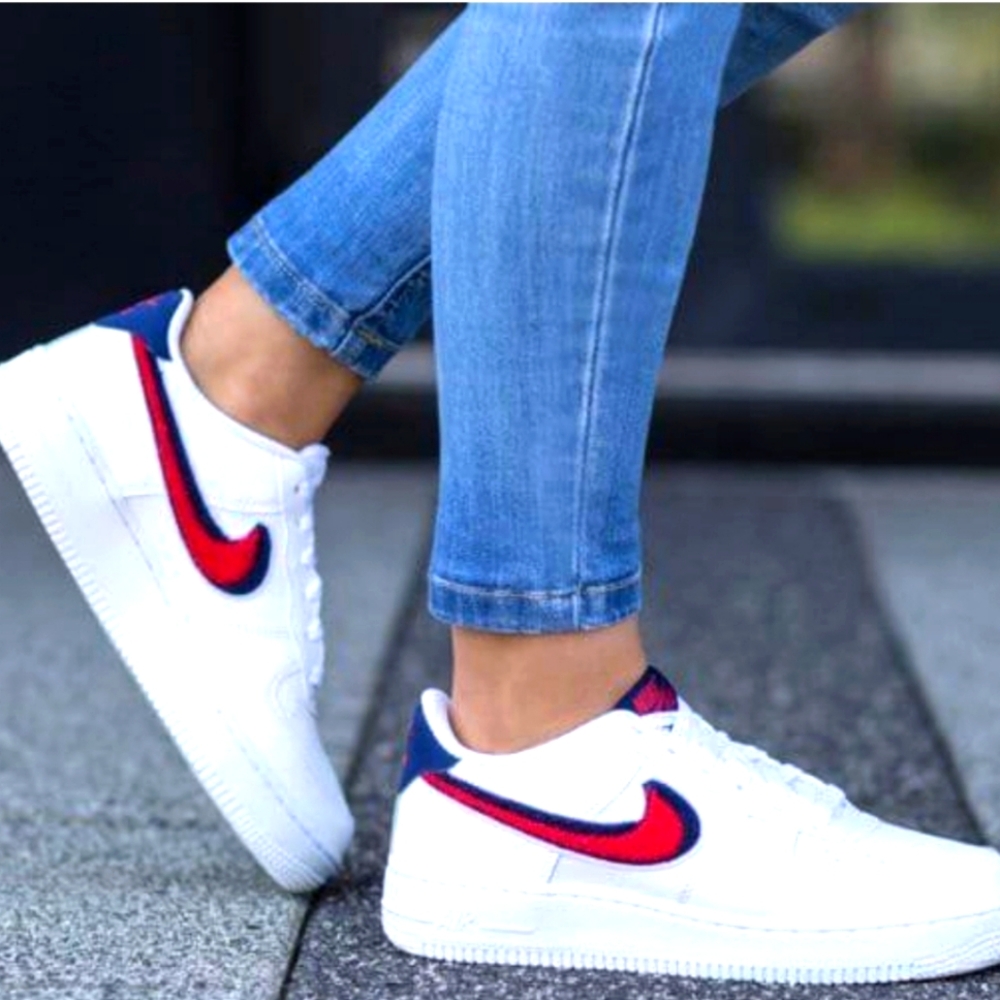 Nike Air Force 1 07 LV8‎ Chenille Swoosh Size 8.5. #1456